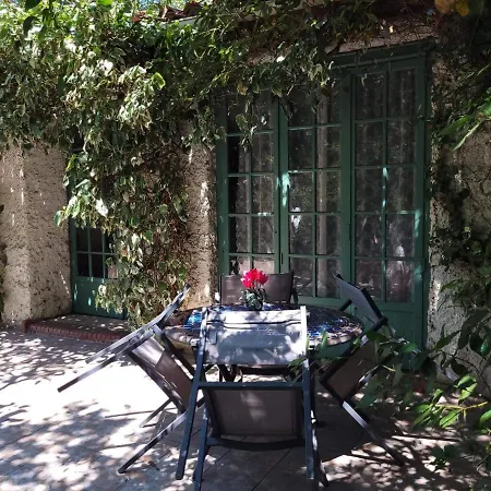 Les Jardins Du Patriarche 2* אגדה