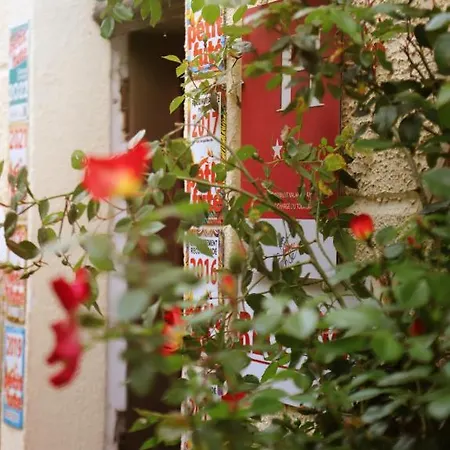 מלון Les Jardins Du Patriarche 2*