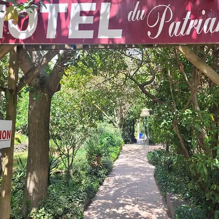 Les Jardins Du Patriarche 2* אגדה