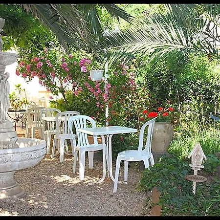 Les Jardins Du Patriarche 2* אגדה